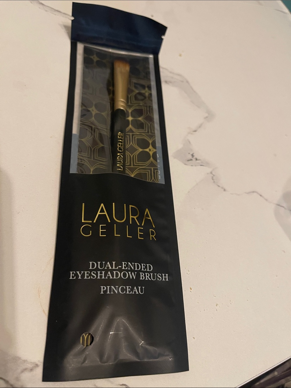 Laura Geller Dual-Ended Eyeshadow Brush — Black & Gold